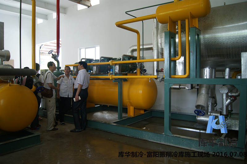 資深冷庫(kù)建造師魏工帶領(lǐng)浙大師生參觀(guān)冷庫(kù)機(jī)房